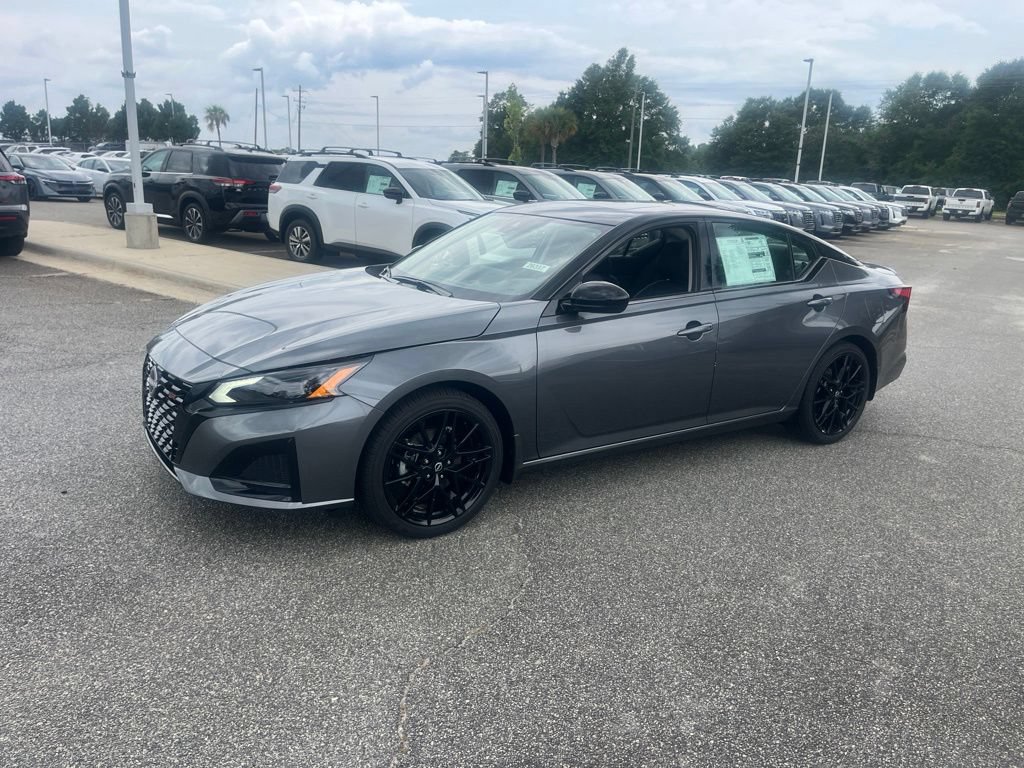 New 2026 Nissan Altima 2.5 SR w/ SR Midnight Edition Package FWD image 3