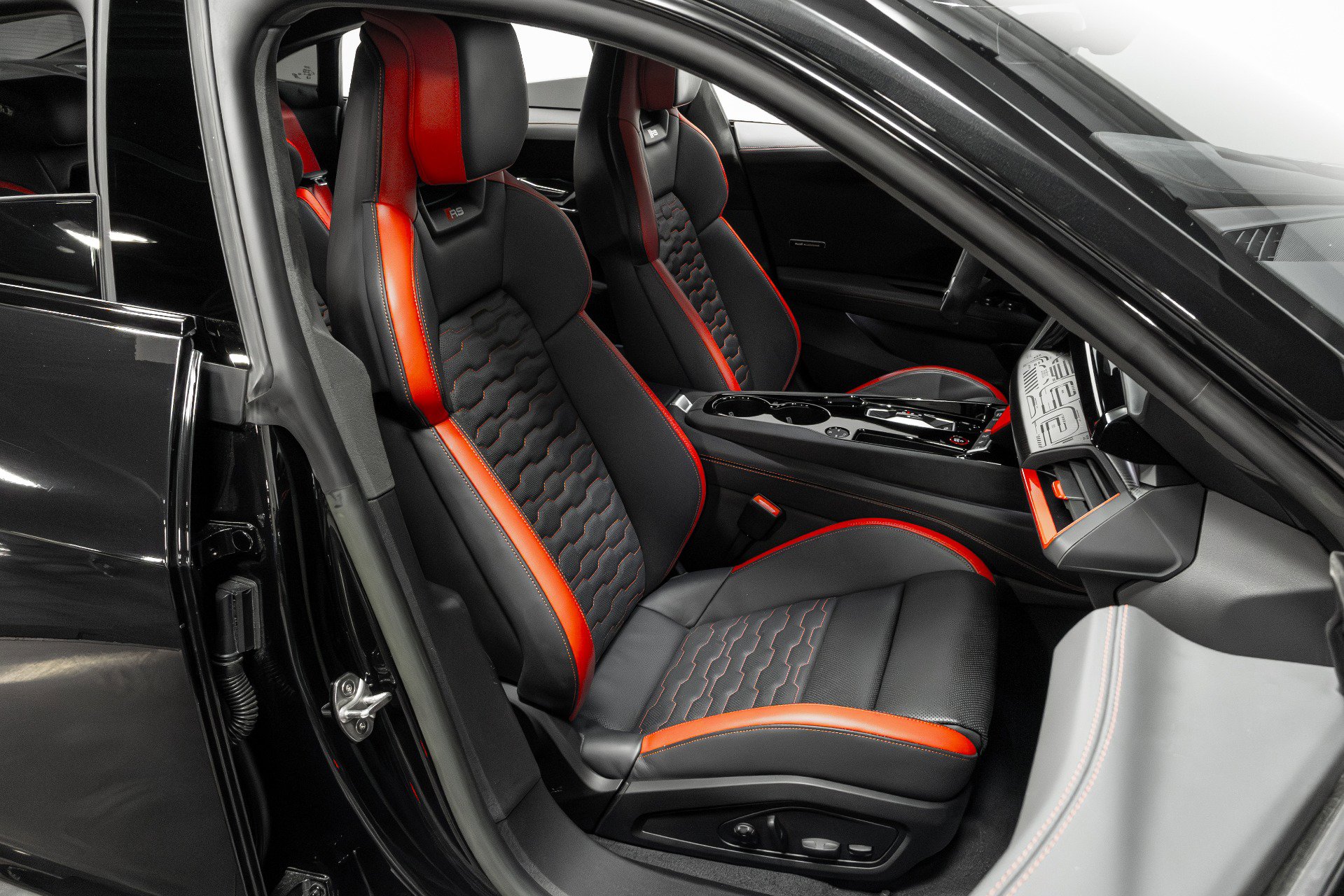 Used 2023 Audi RS e-tron GT image 20