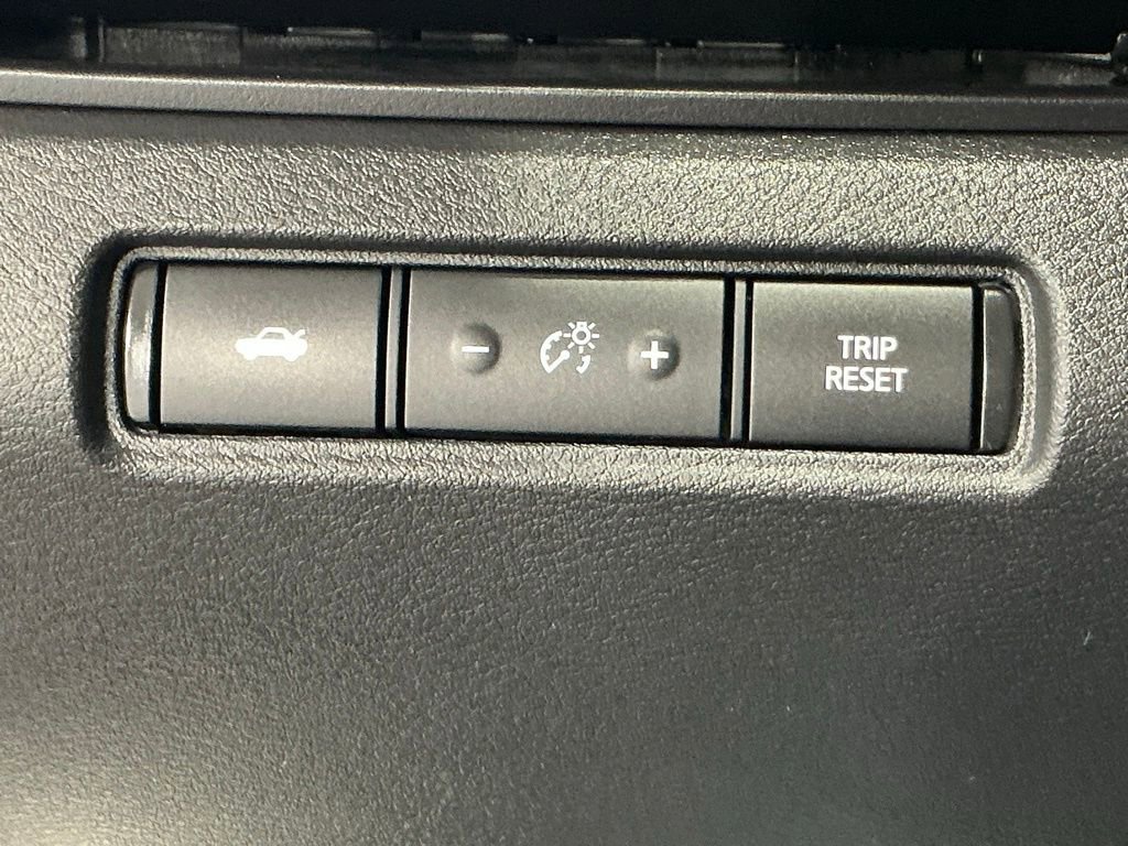 Used 2025 Nissan Altima 2.5 S FWD image 32
