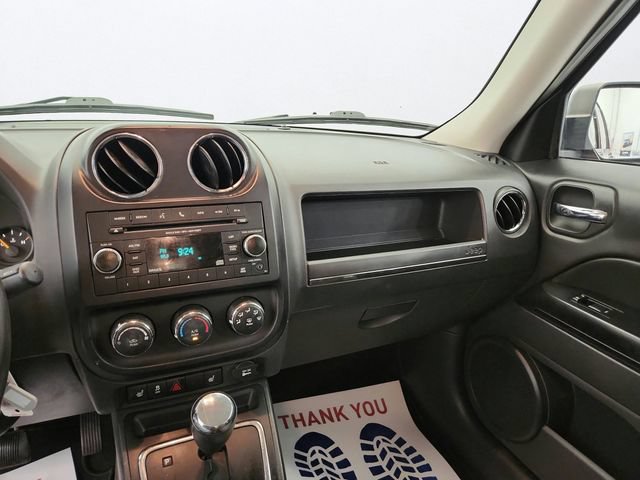 Used 2016 Jeep Patriot Latitude AWD/4WD image 16
