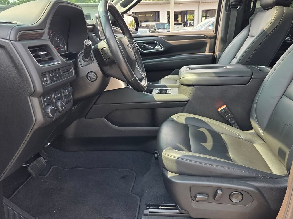 Used 2021 Chevrolet Tahoe Z71 w/ Luxury Package AWD/4WD image 3