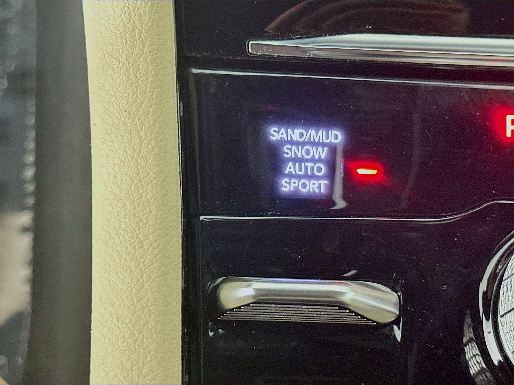 Used 2023 Jeep Grand Cherokee Limited image 26