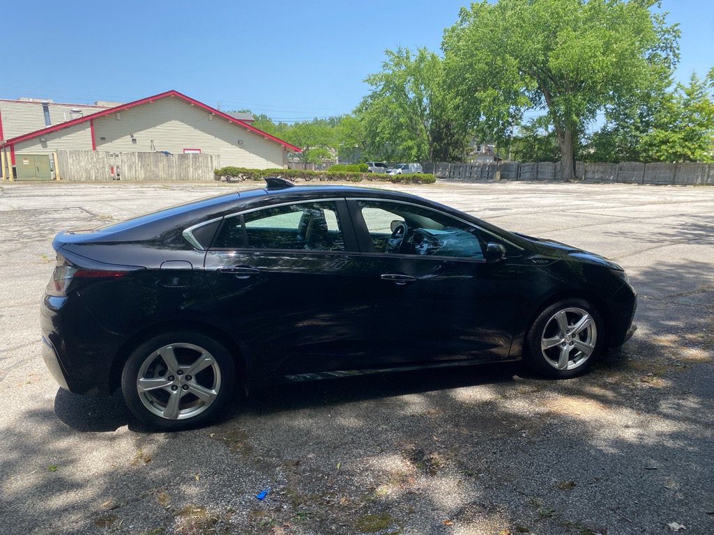 Used 2017 Chevrolet Volt LT w/ Comfort Package FWD image 6