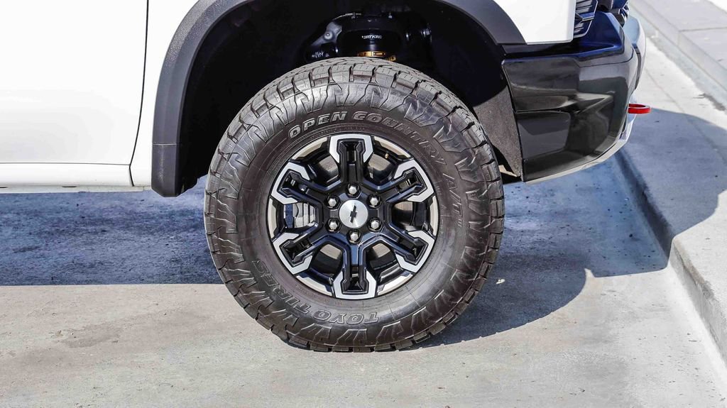 Used 2023 Chevrolet Silverado 1500 ZR2 w/ Technology Package AWD/4WD image 11