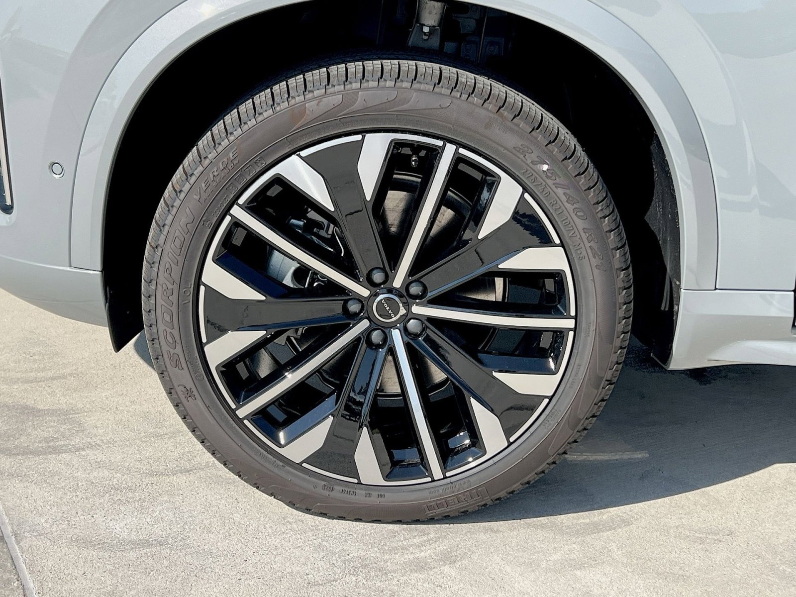 New 2026 Volvo XC90 B6 Plus w/ Protection Package Premier image 12