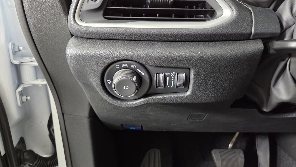 New 2025 Chrysler Pacifica Select w/ Fav Edition Package FWD image 19
