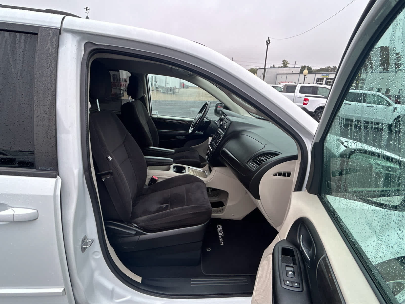 Used 2014 Dodge Grand Caravan SXT w/ UConnect Hands-Free Group FWD image 18