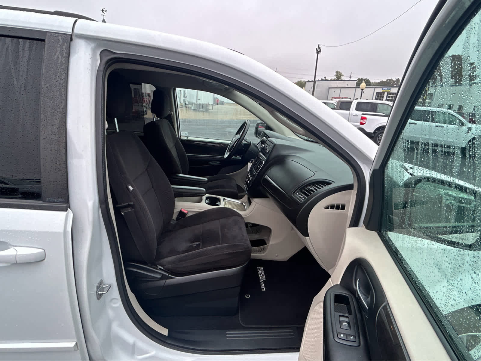 Used 2014 Dodge Grand Caravan SXT w/ UConnect Hands-Free Group image 18