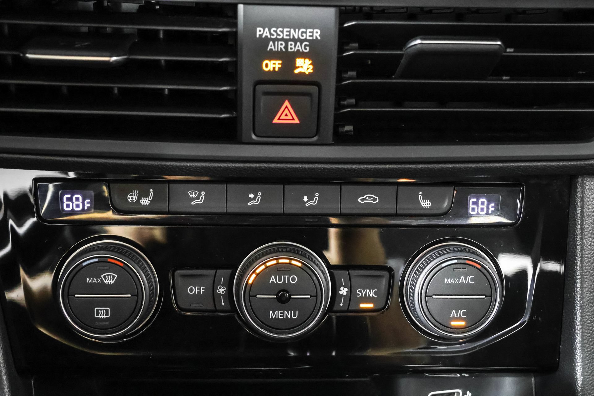 Used 2019 Volkswagen Jetta SEL w/ Cold Weather Package FWD image 30