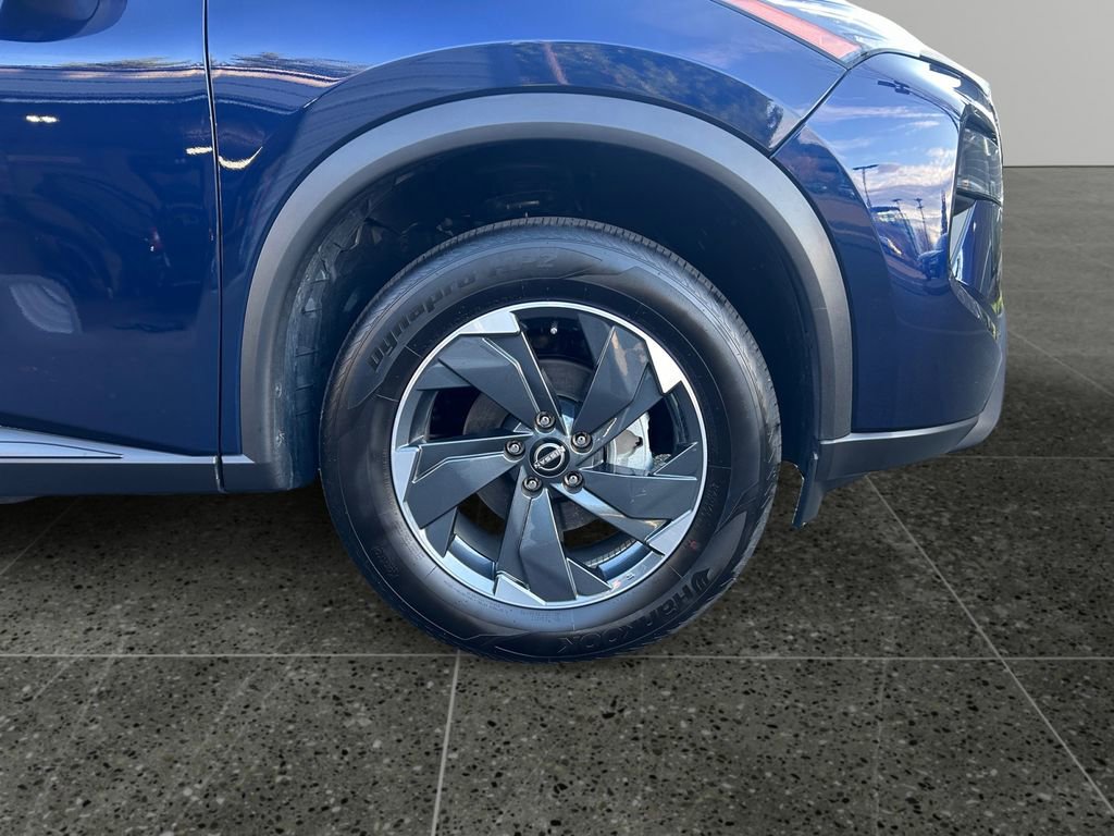 Used 2025 Nissan Rogue SV image 9