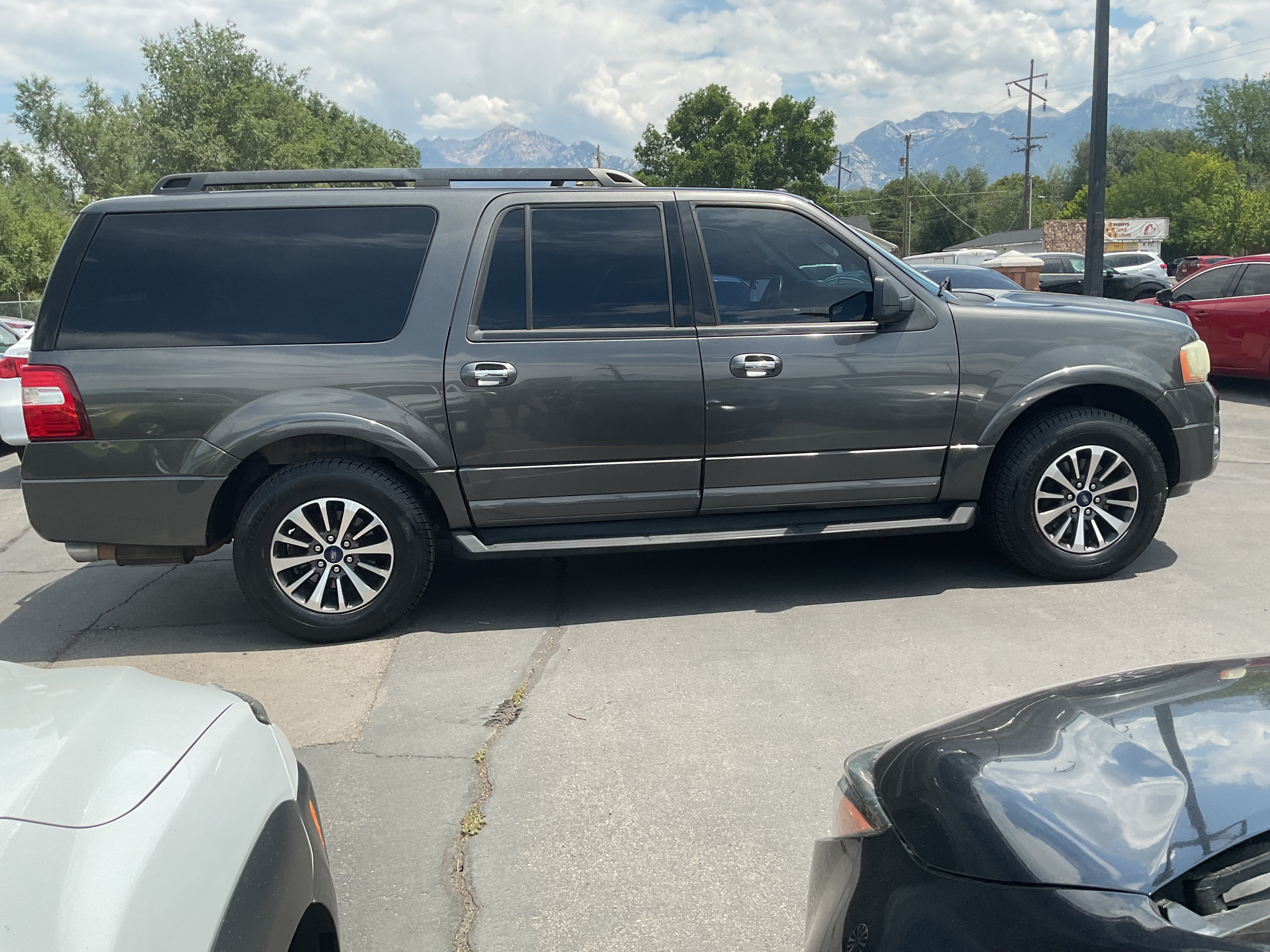 Used 2016 Ford Expedition EL XLT w/ Equipment Group 202A AWD/4WD image 4