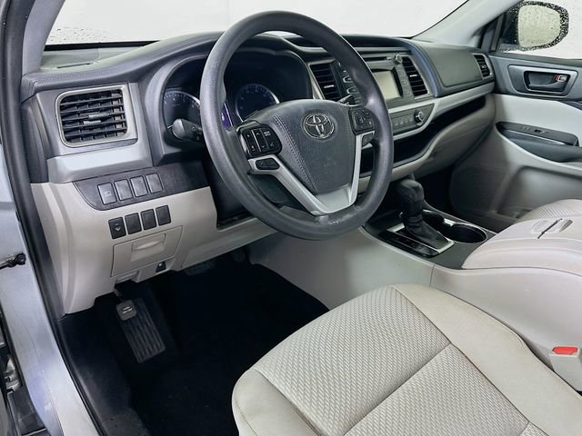 Used 2019 Toyota Highlander LE image 10