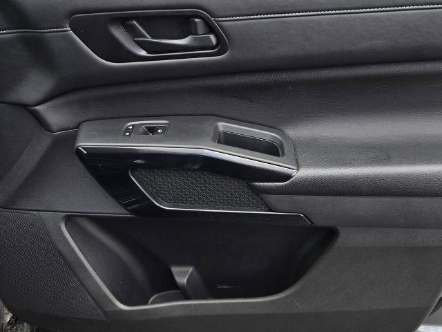 Certified 2025 Nissan Pathfinder SV FWD image 8