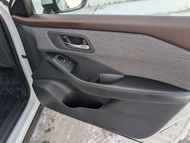 Used 2022 Nissan Rogue SV image 32