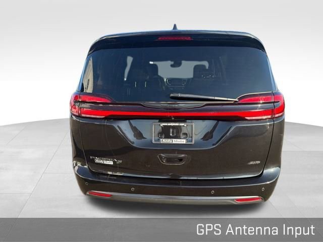 Used 2022 Chrysler Pacifica Touring-L w/ Uconnect Theater Family Group image 11