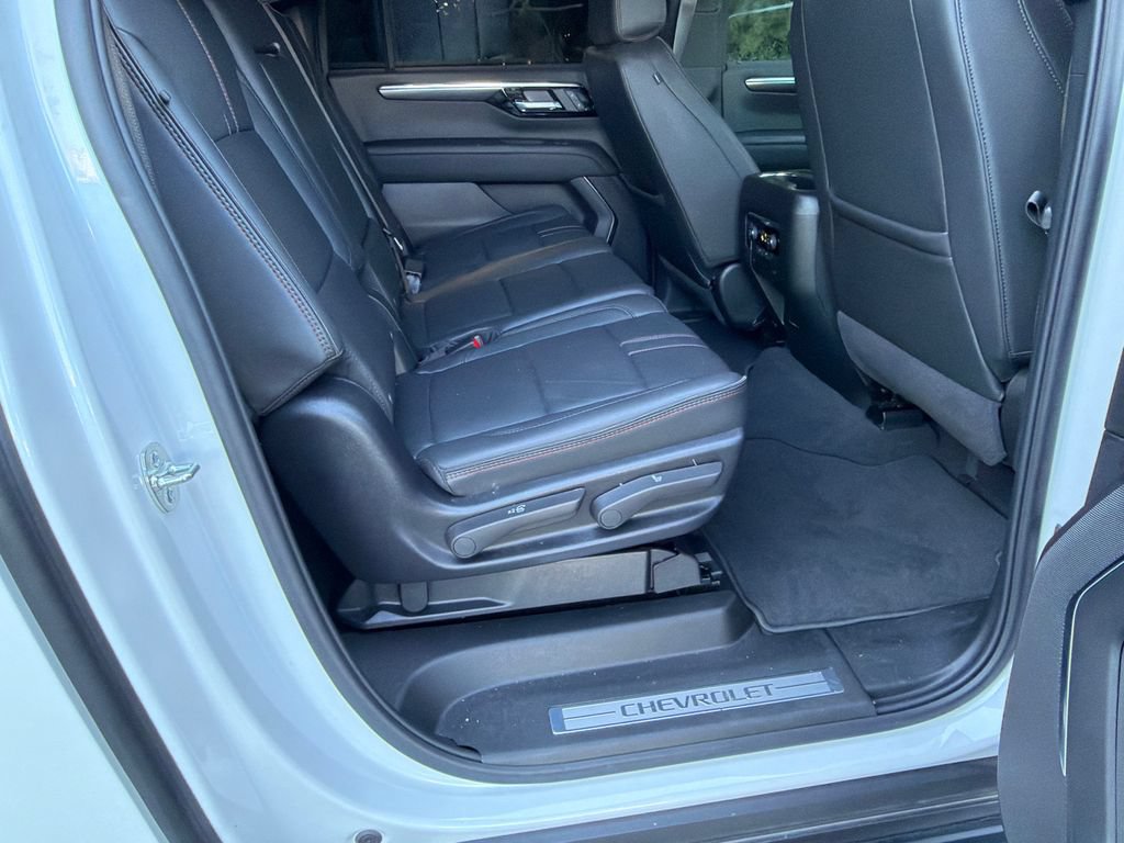Used 2025 Chevrolet Suburban RST RWD image 15