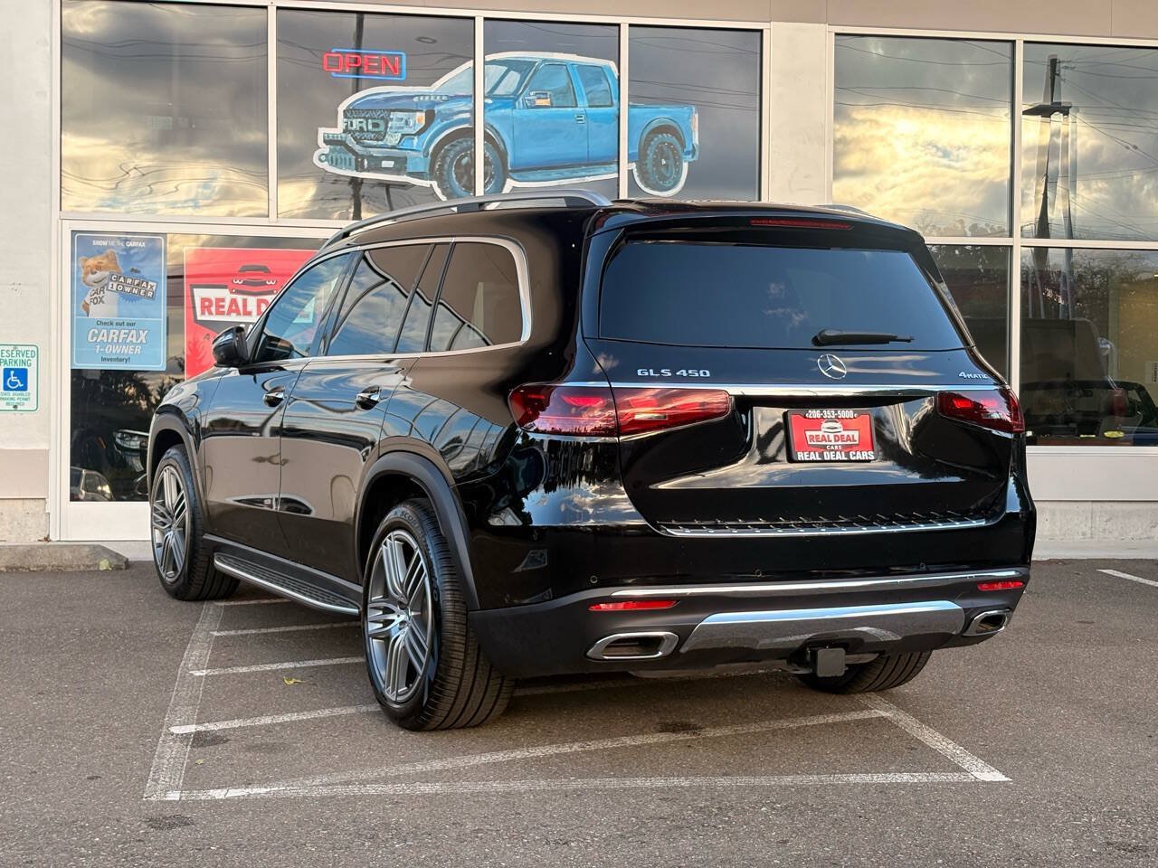 Used 2025 Mercedes-Benz GLS 450 4MATIC image 4