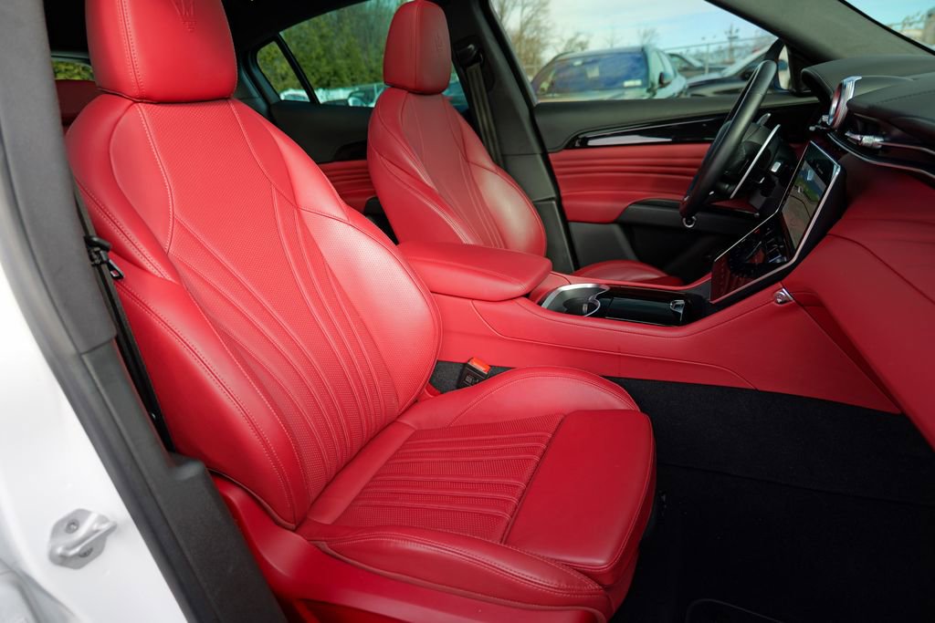 Certified 2023 Maserati Grecale Modena image 37