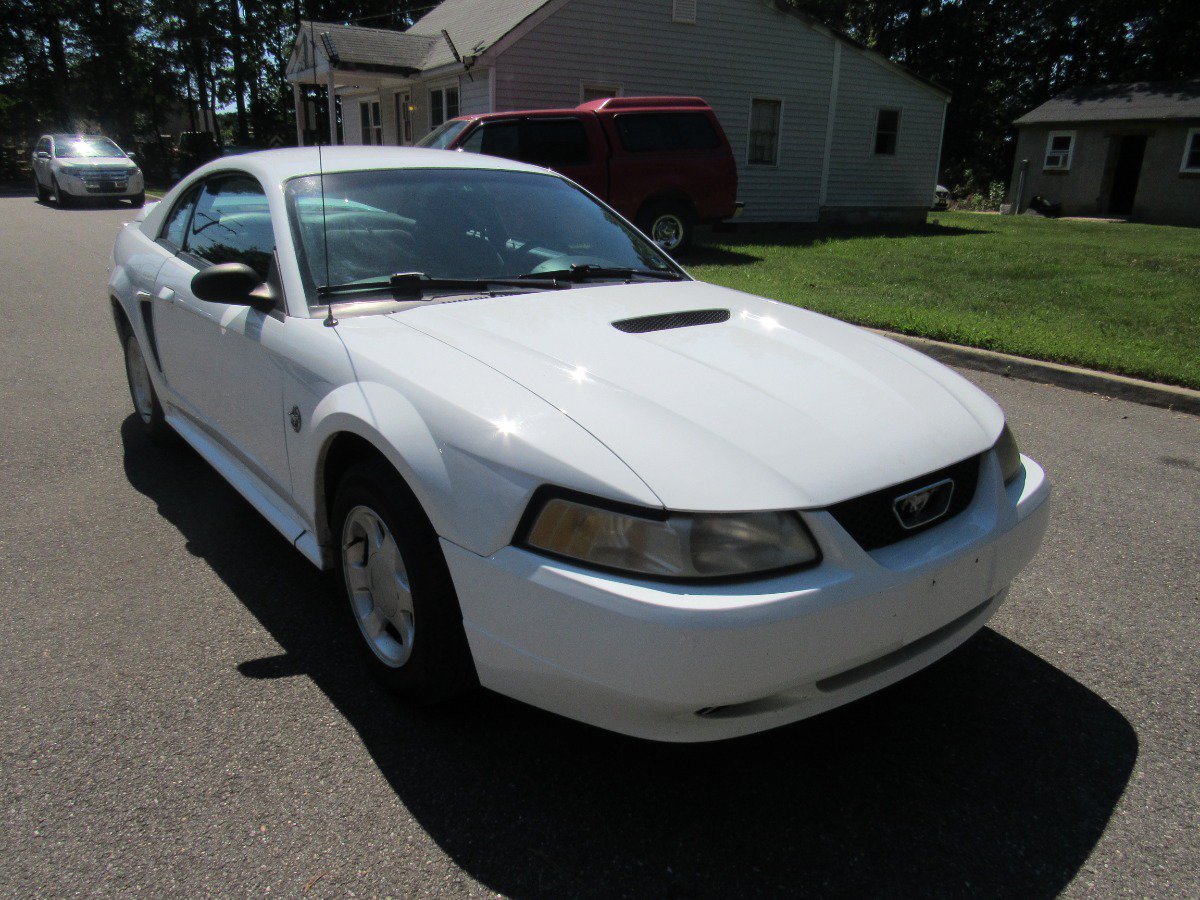 Used 1999 Ford Mustang Coupe RWD image 2