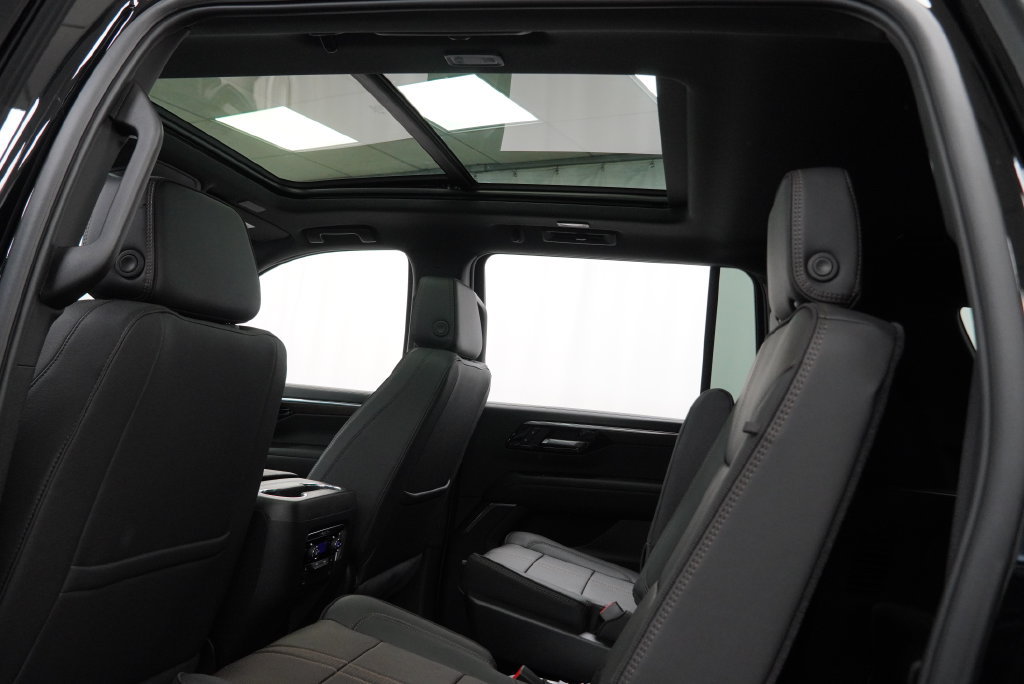 New 2026 Chevrolet Suburban High Country AWD/4WD image 13