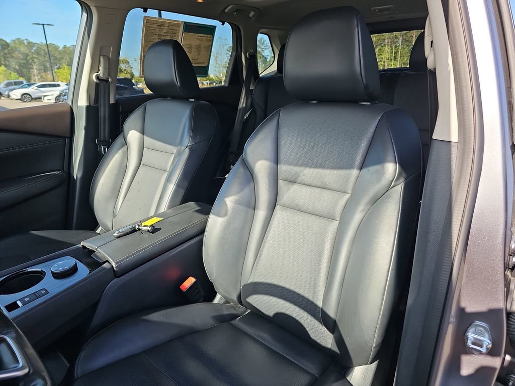 Used 2021 Nissan Rogue SV w/ Premium Package image 19