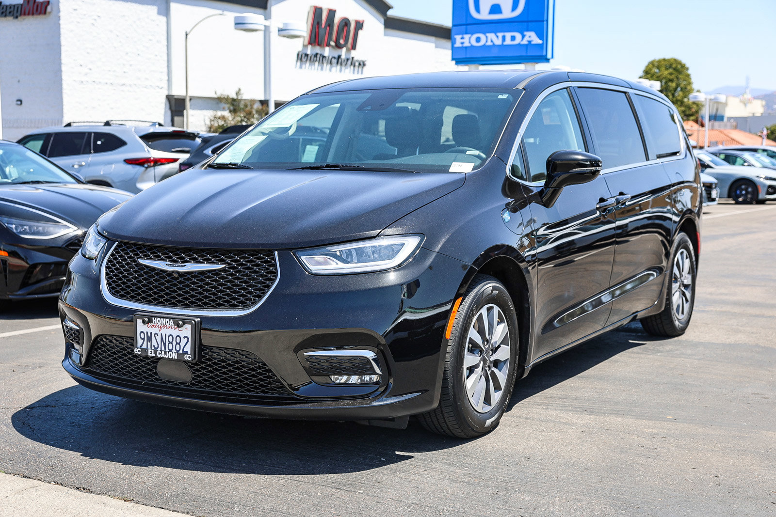 Used 2024 Chrysler Pacifica Select FWD image 19