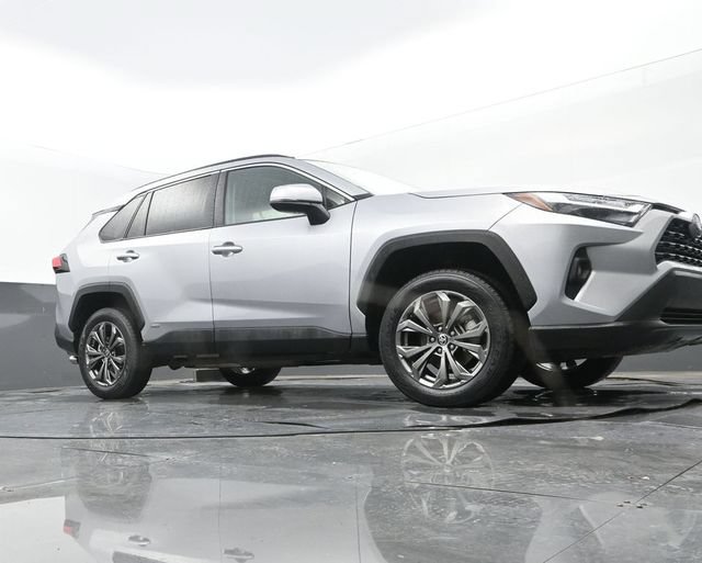 Used 2022 Toyota RAV4 XLE Premium AWD/4WD image 26