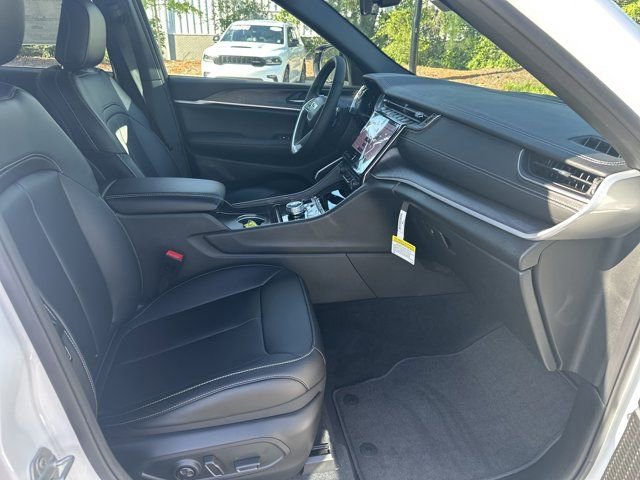New 2025 Jeep Grand Cherokee Limited w/ Black Appearance Package image 13