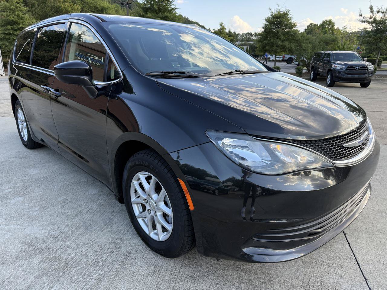 Used 2020 Chrysler Voyager LX w/ Cold Weather Group FWD image 7