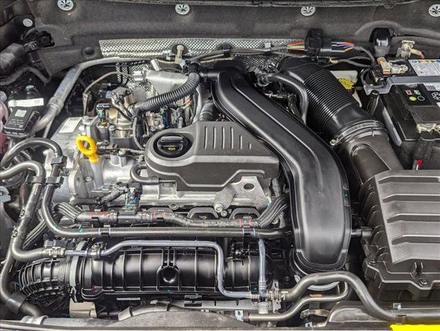 Certified 2025 Volkswagen Taos SE image 21