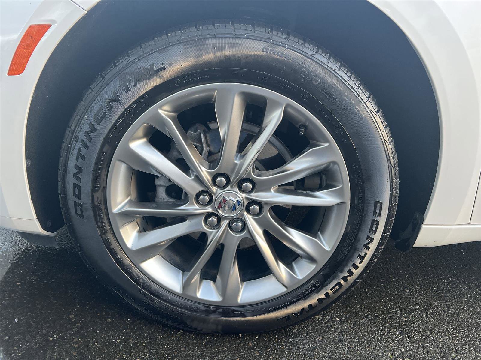 Used 2024 Buick Enclave Avenir image 9