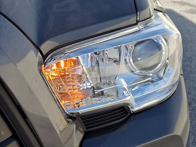 Used 2023 Toyota Tacoma SR AWD/4WD image 12