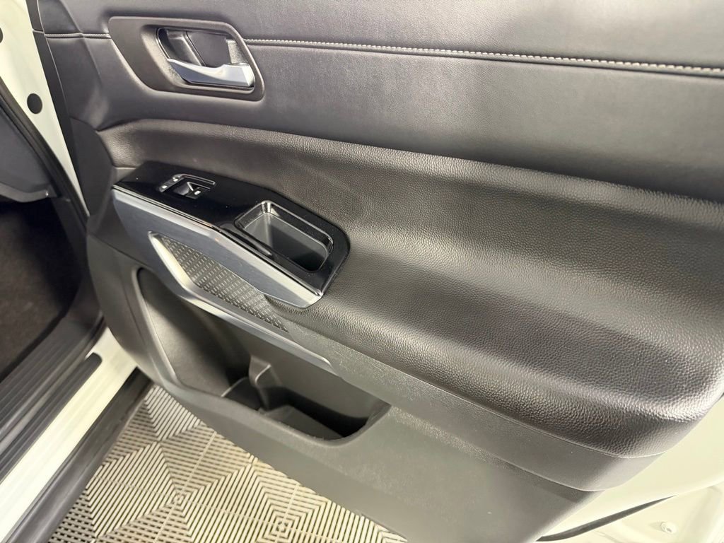 Used 2024 Nissan Pathfinder SL image 35