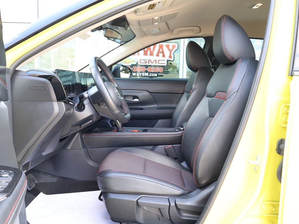 Used 2025 Nissan Kicks SR image 12