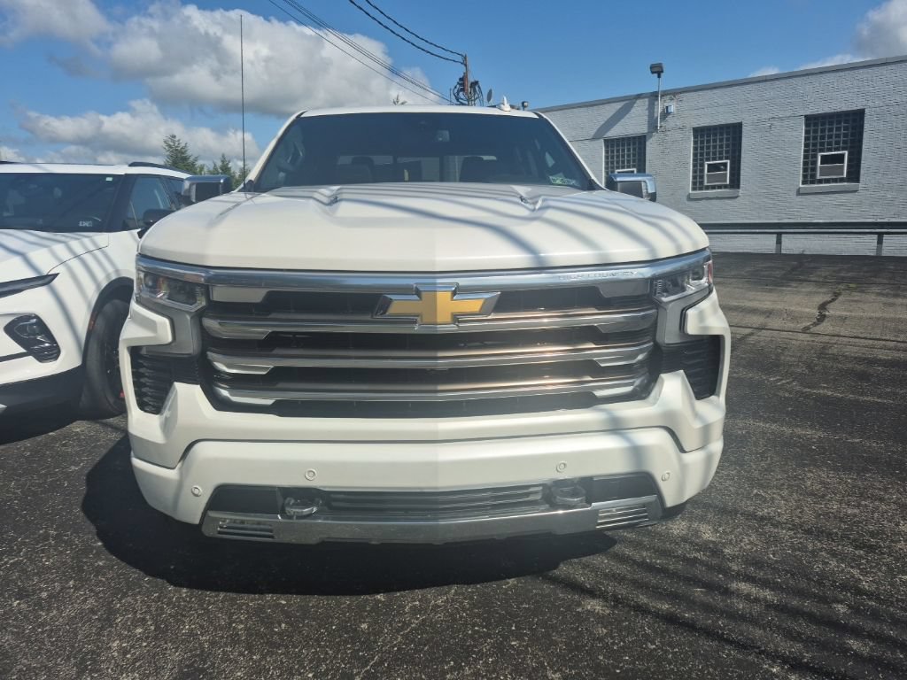 Used 2022 Chevrolet Silverado 1500 High Country w/ High Country Premium Package AWD/4WD video 2
