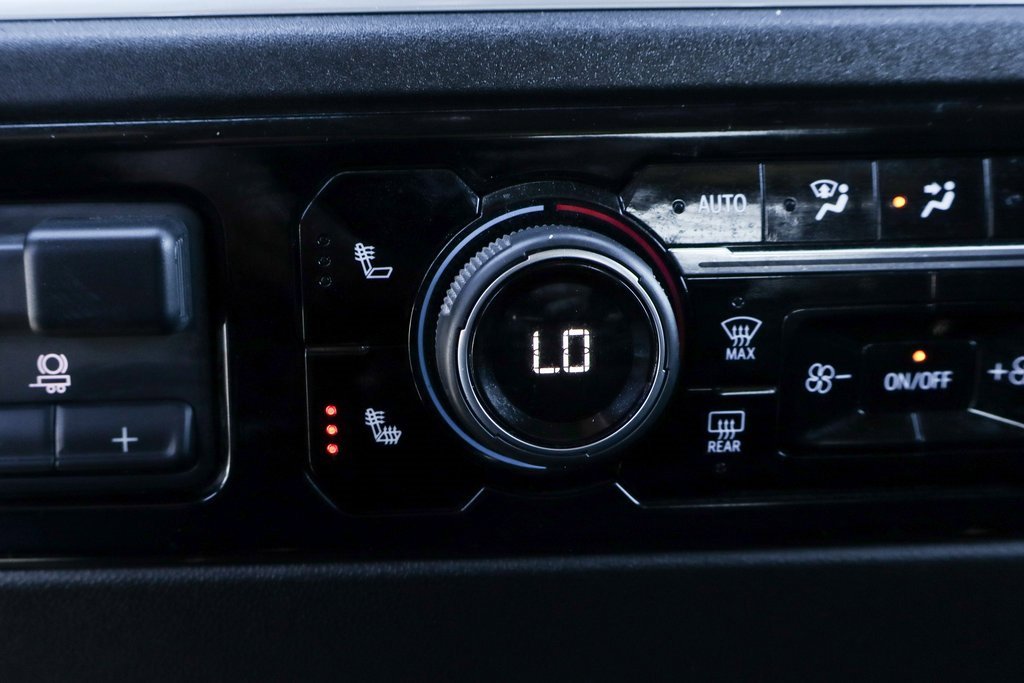 Used 2025 Chevrolet Silverado 3500 LT w/ Convenience Package image 39