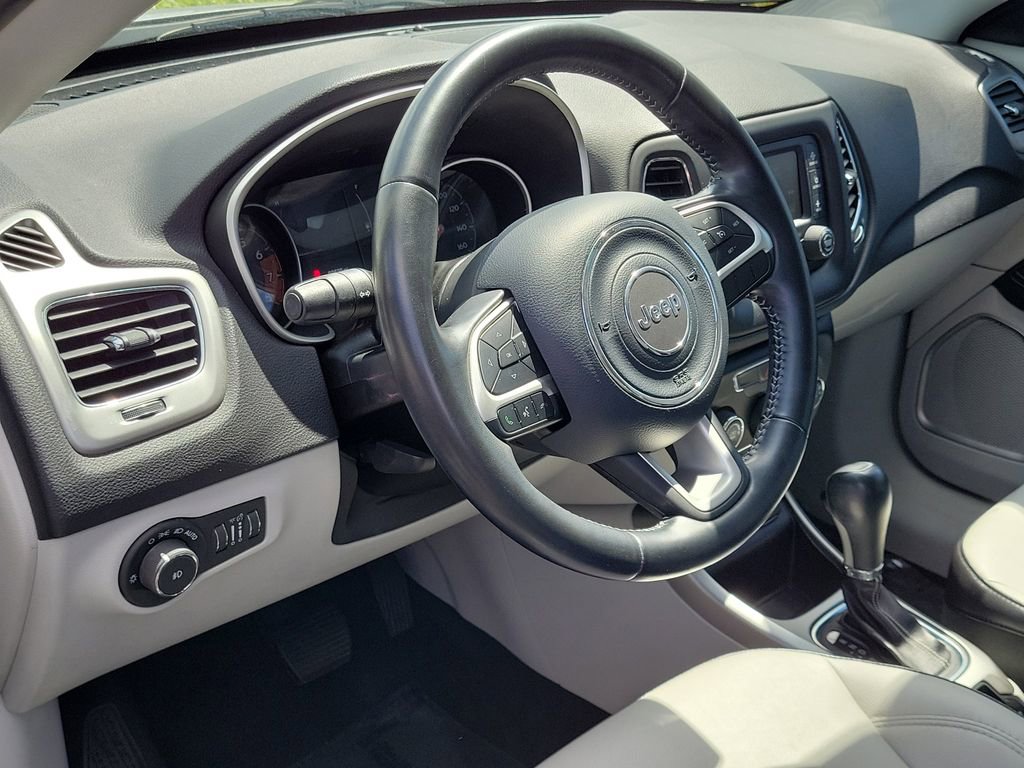 Used 2018 Jeep Compass Latitude image 9