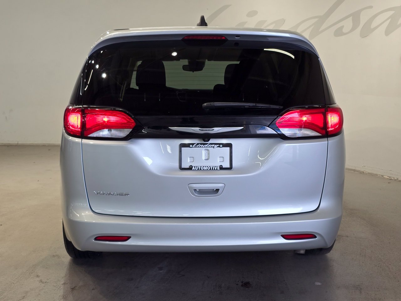 Used 2023 Chrysler Voyager LX FWD image 6