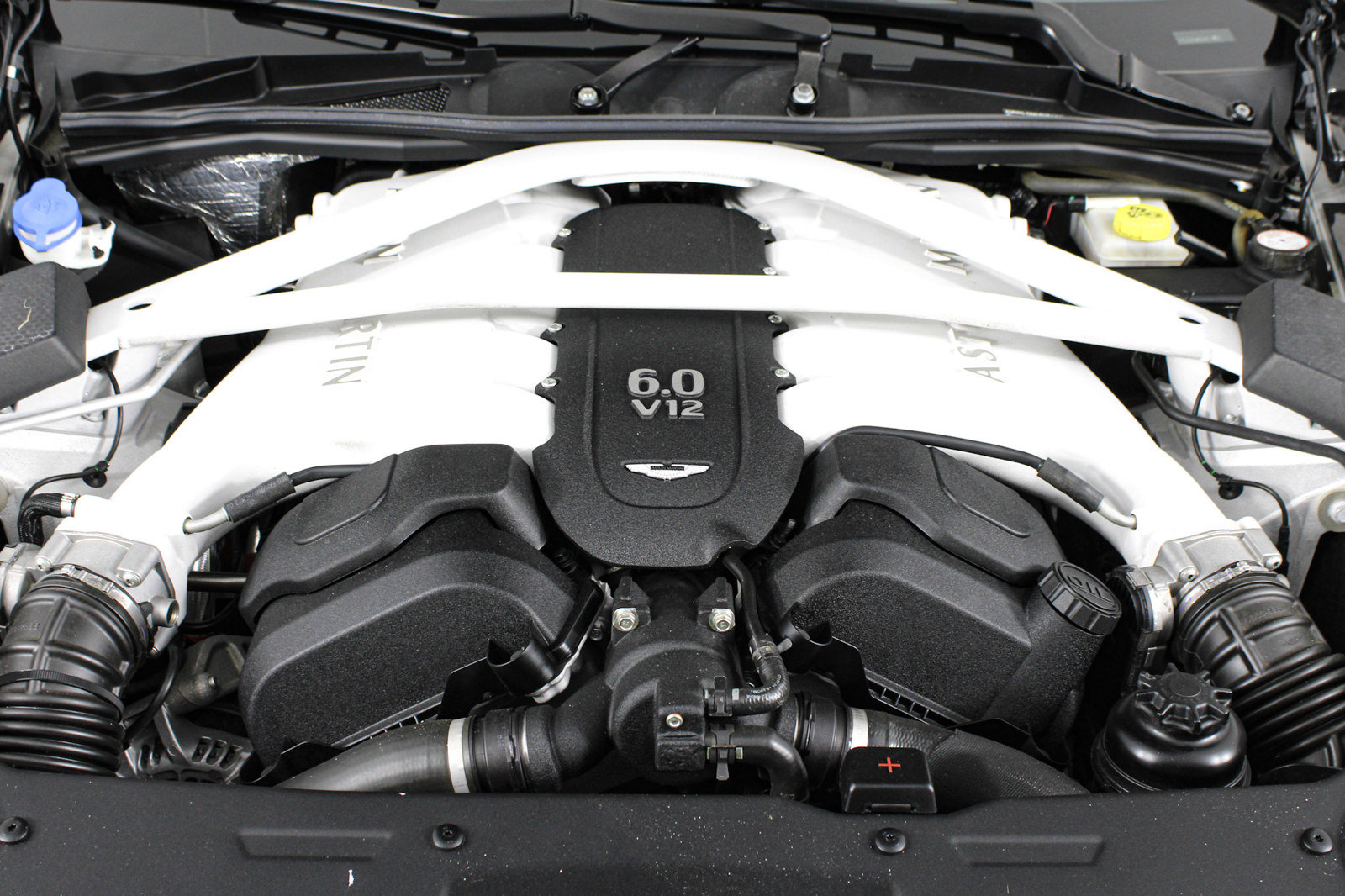 Used 2014 Aston Martin Vanquish Volante RWD image 44