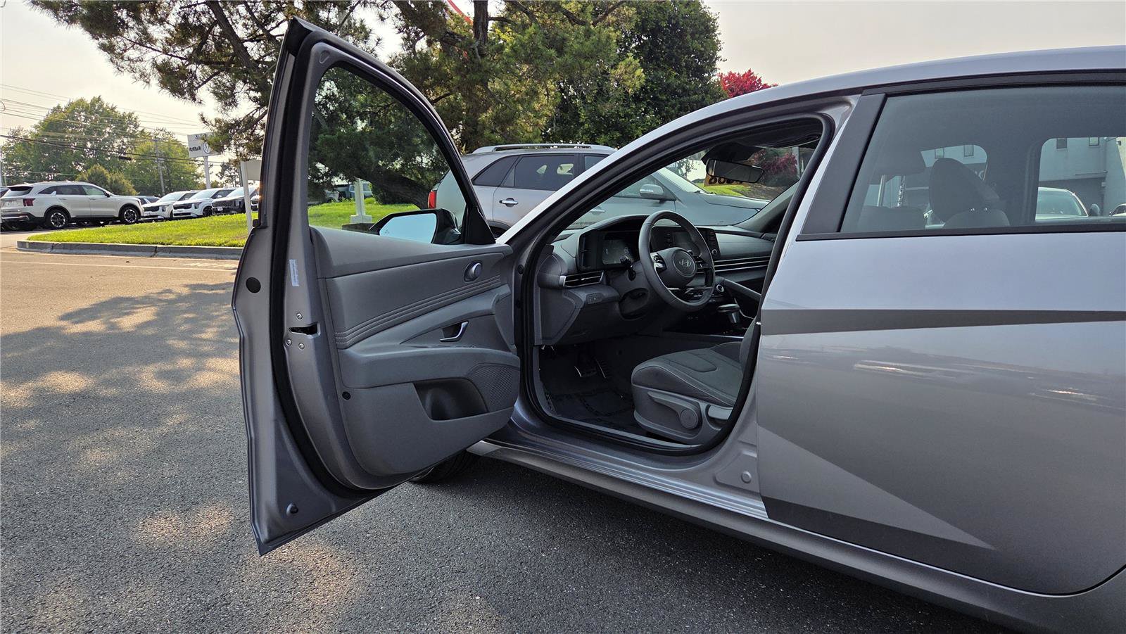 Used 2025 Hyundai Elantra Sport w/ Cargo Package FWD image 12