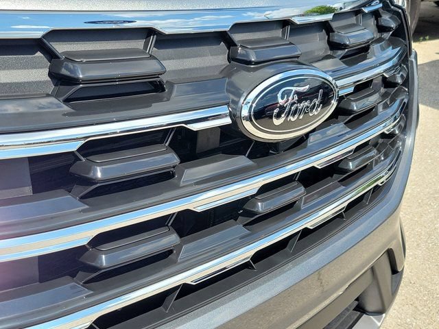 Certified 2026 Ford Explorer Active RWD image 11