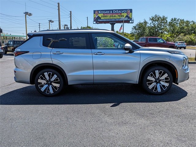 New 2025 Mitsubishi Outlander SEL image 4