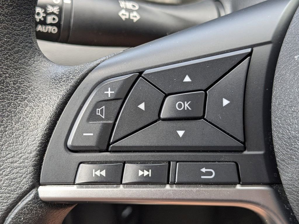 Used 2025 Nissan Sentra SV FWD image 22