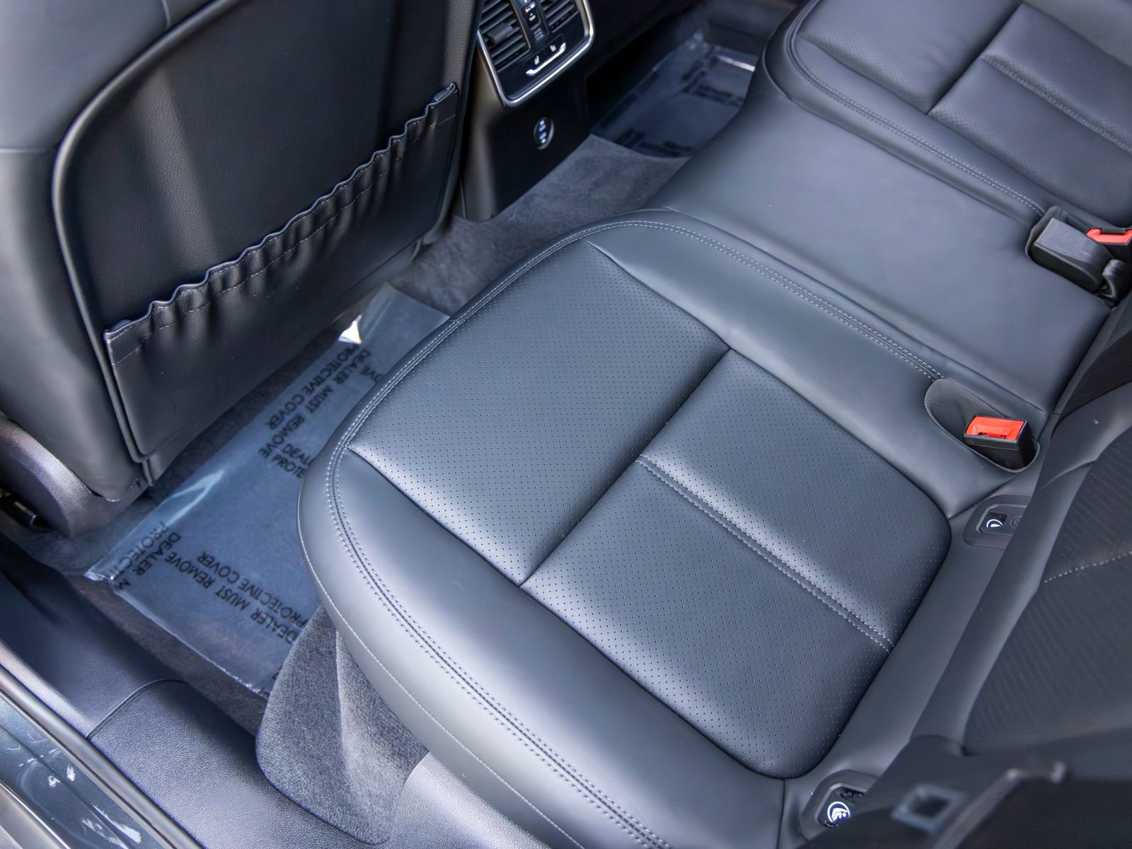 Certified 2024 Porsche Macan image 43