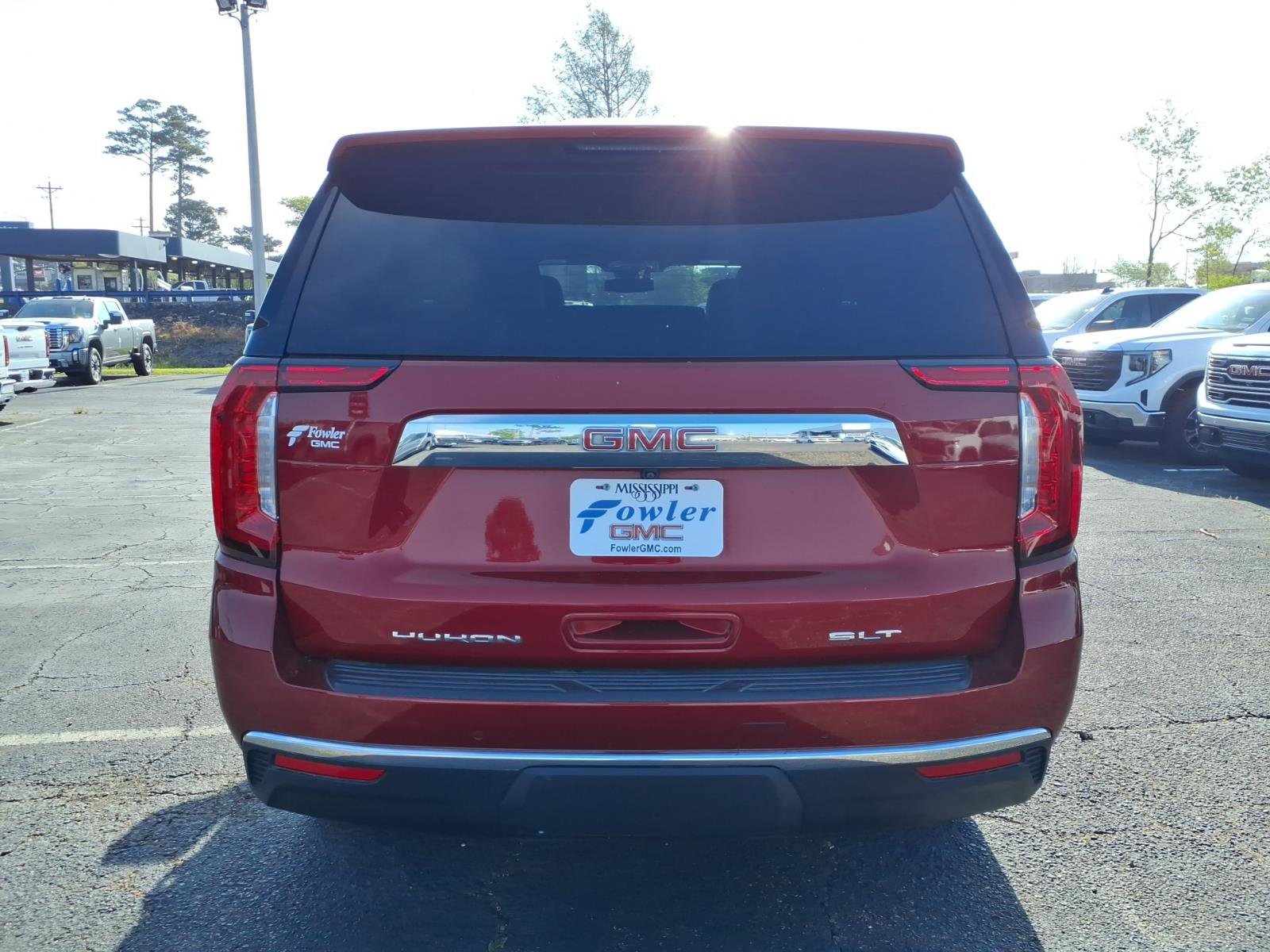 Used 2023 GMC Yukon SLT w/ SLT Premium Package image 4