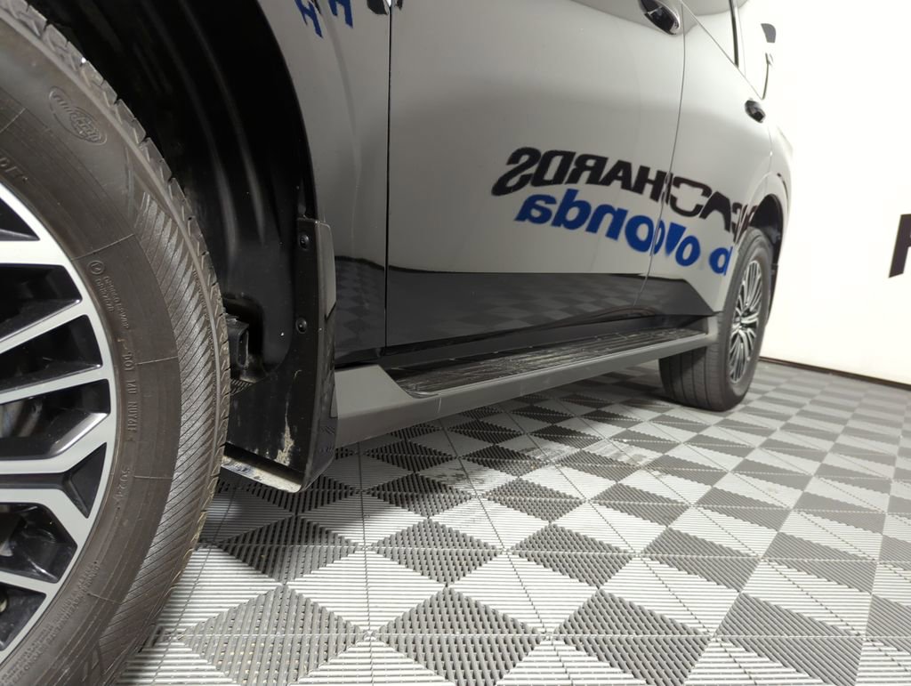 Used 2025 Nissan Armada SL w/ Captain's Chari Seat Package image 33