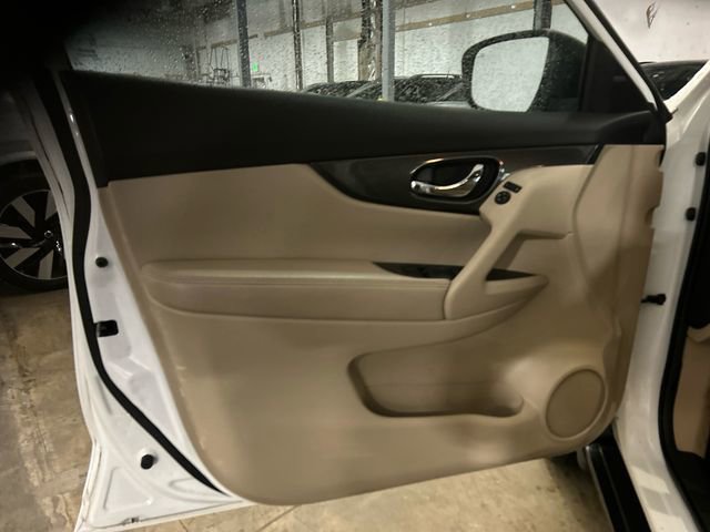 Used 2016 Nissan Rogue SL w/ SL Premium Package image 8