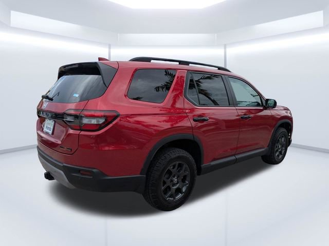 Used 2025 Honda Pilot TrailSport image 4
