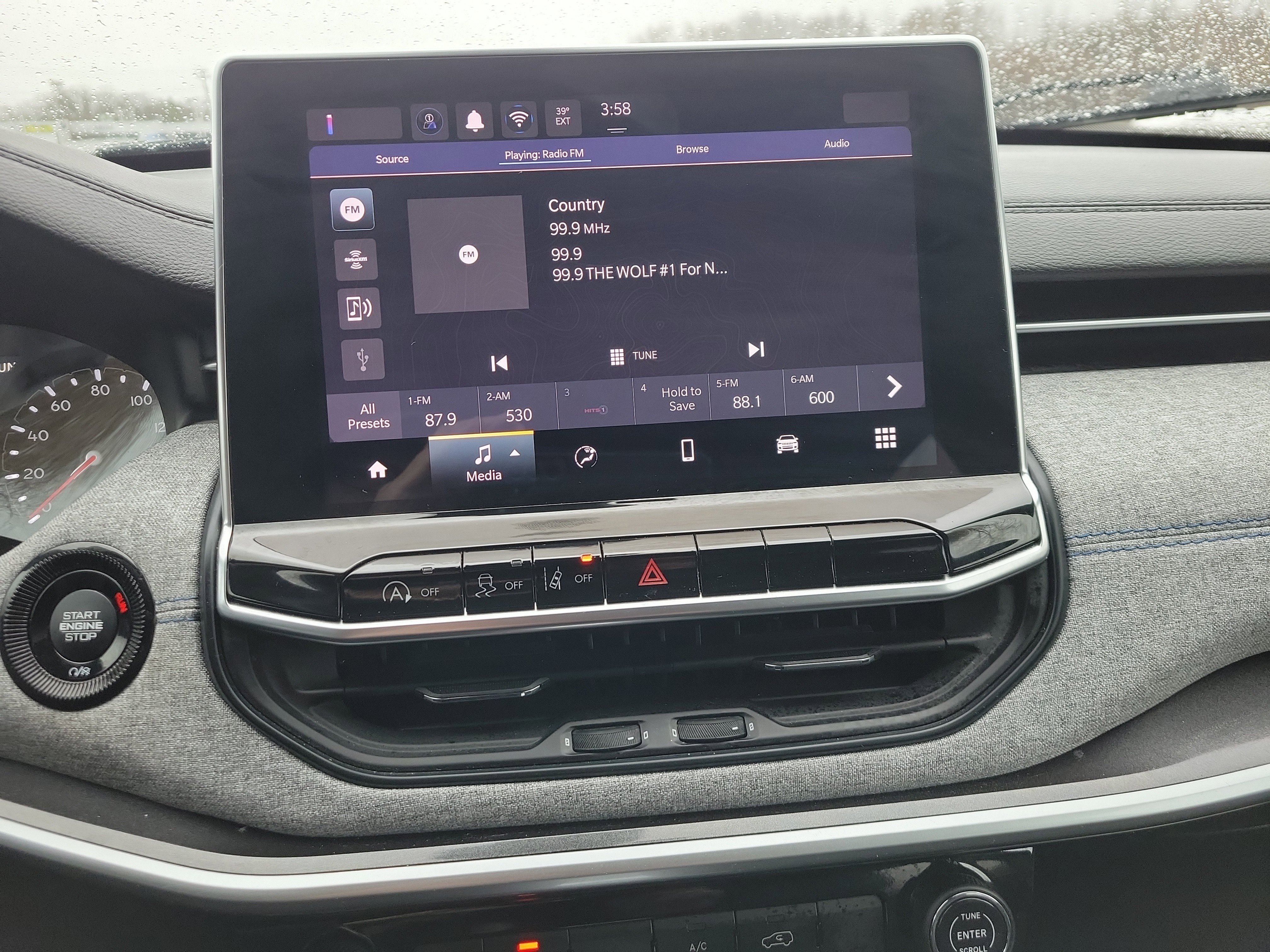 Used 2024 Jeep Compass Latitude image 25