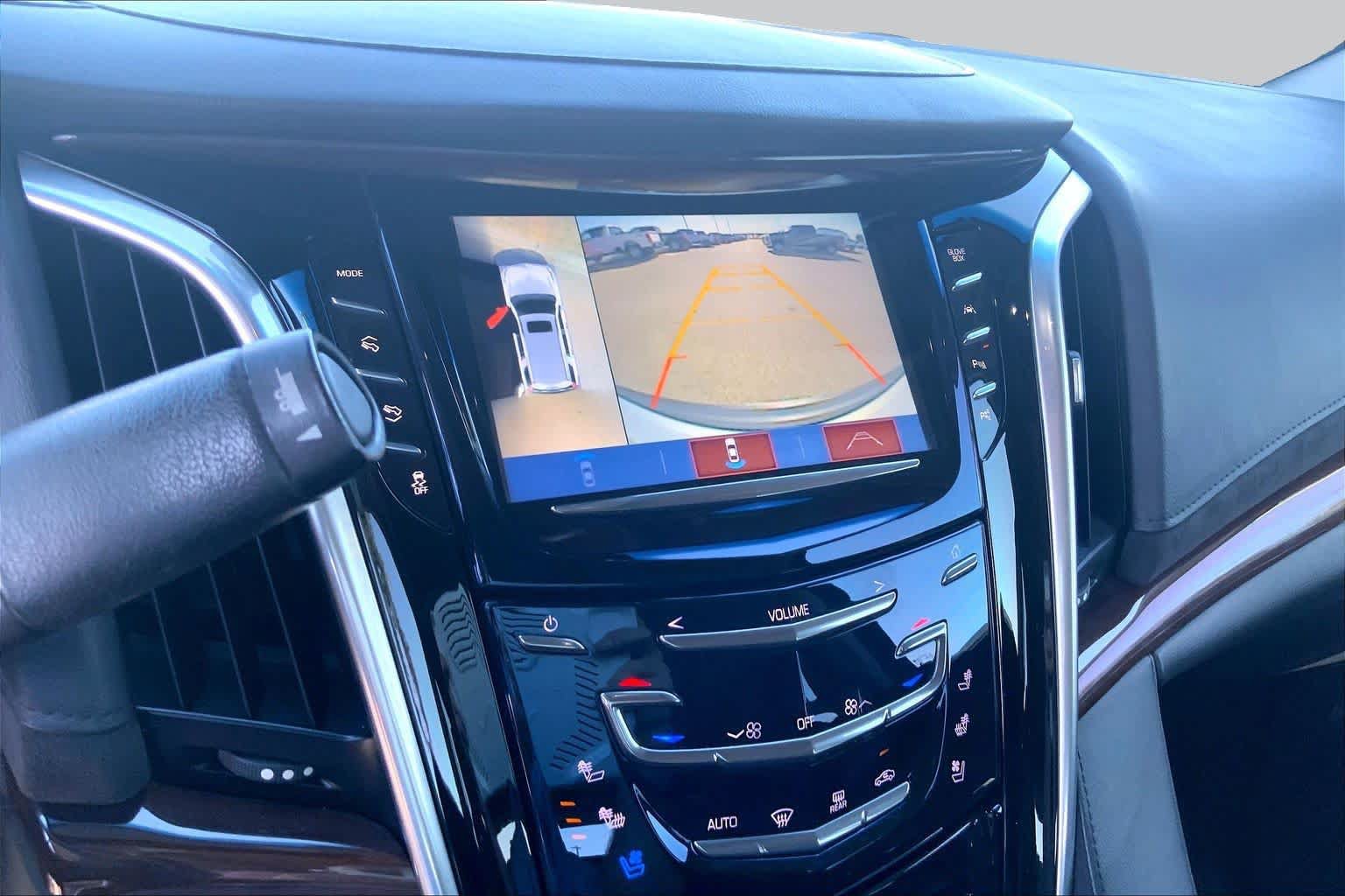 Used 2020 Cadillac Escalade Premium Luxury RWD image 27